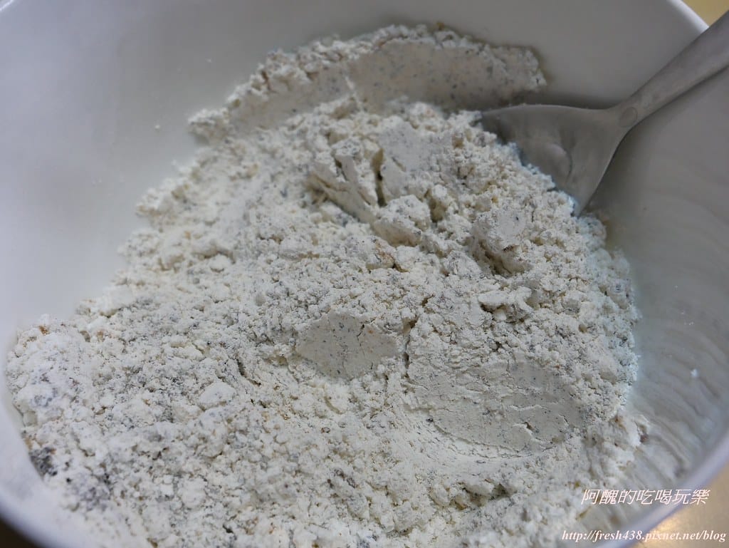 【幼兒點心】黑糖芝麻好棒棒,無蛋、無奶、無奶油、低糖、高鈣,超快速的懶人點心,香酥滋味百分百! - 第4張圖 P1530296
