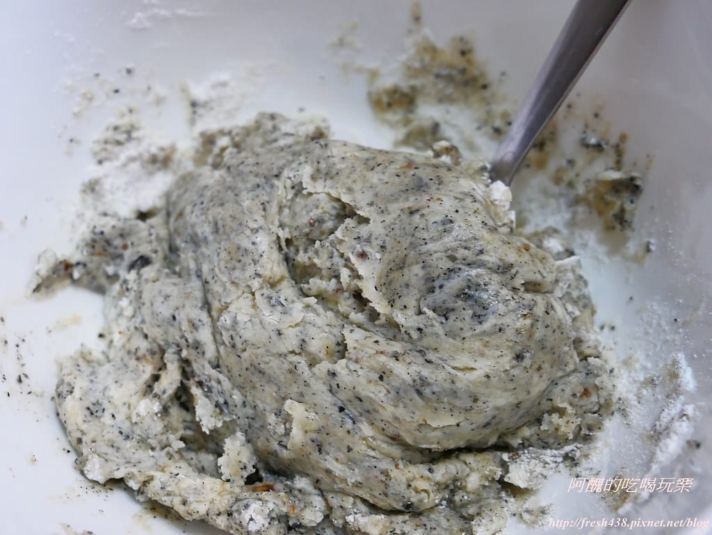 【幼兒點心】黑糖芝麻好棒棒,無蛋、無奶、無奶油、低糖、高鈣,超快速的懶人點心,香酥滋味百分百! - 第7張圖 P1530302