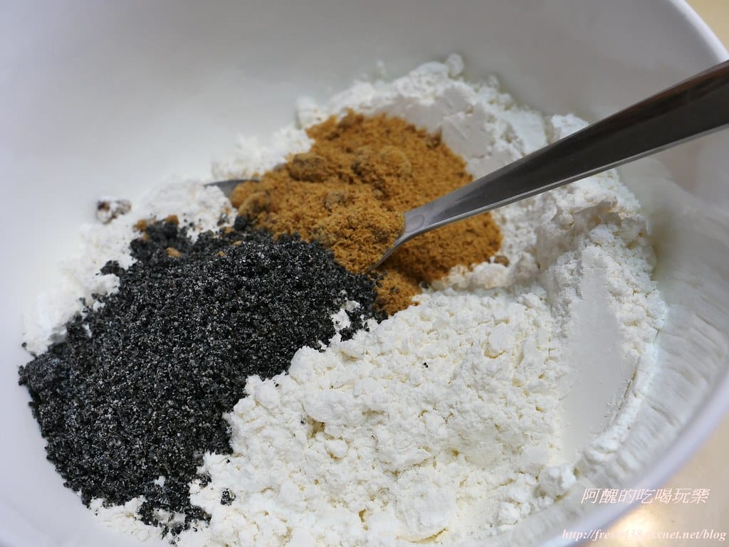【幼兒點心】黑糖芝麻好棒棒,無蛋、無奶、無奶油、低糖、高鈣,超快速的懶人點心,香酥滋味百分百! - 第3張圖 P1530295