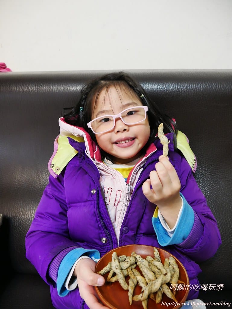 【幼兒點心】黑糖芝麻好棒棒,無蛋、無奶、無奶油、低糖、高鈣,超快速的懶人點心,香酥滋味百分百! - 第15張圖 P1530315