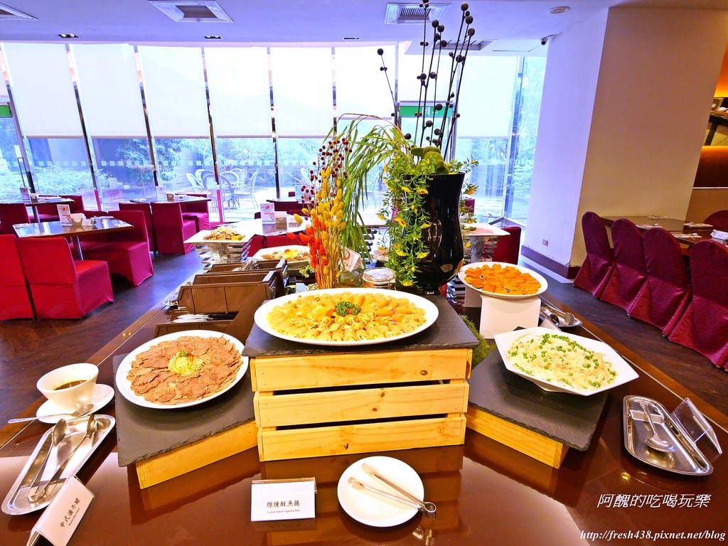 【深坑美食】海灣假日酒店Café餐廳-自助百匯吃到飽,海陸雙饗宴、現點現煎牛排、各國風味料理,精緻美食等您來嘗鮮。 - 第26張圖 P1003863