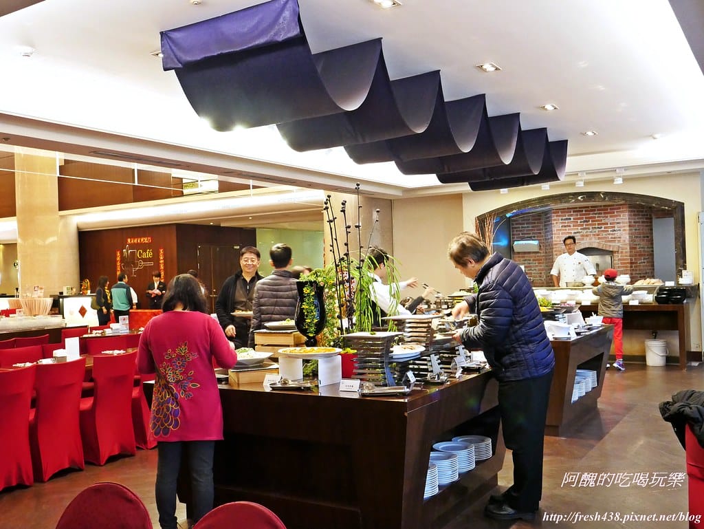 【深坑美食】海灣假日酒店Café餐廳-自助百匯吃到飽,海陸雙饗宴、現點現煎牛排、各國風味料理,精緻美食等您來嘗鮮。 - 第16張圖 P1530388