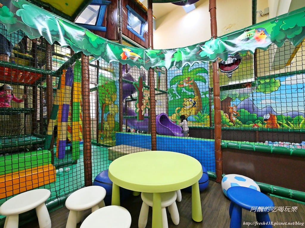 【嘉義親子餐廳】魔樹屋親子餐廳,餐點超好吃,玩樂不限時,三大遊戲區外加決明子沙坑,生日開趴、滿月抓周的好地方。(送餐券) - 第22張圖 P1004369