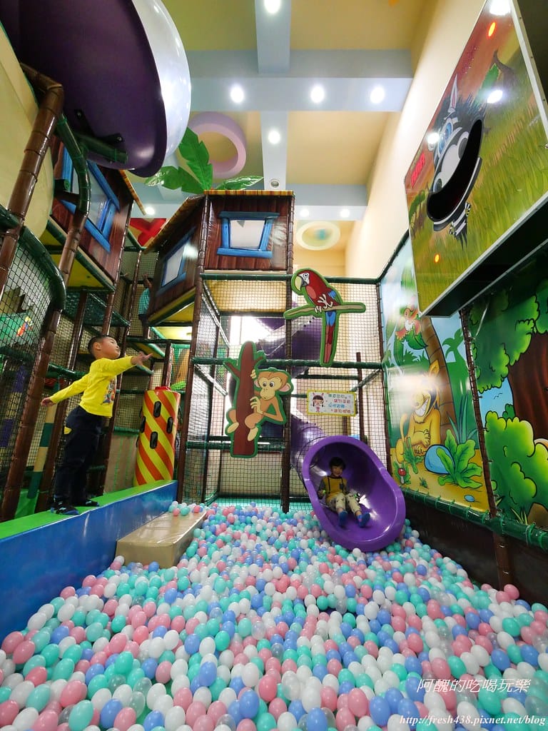 【嘉義親子餐廳】魔樹屋親子餐廳,餐點超好吃,玩樂不限時,三大遊戲區外加決明子沙坑,生日開趴、滿月抓周的好地方。(送餐券) - 第17張圖 P1004356