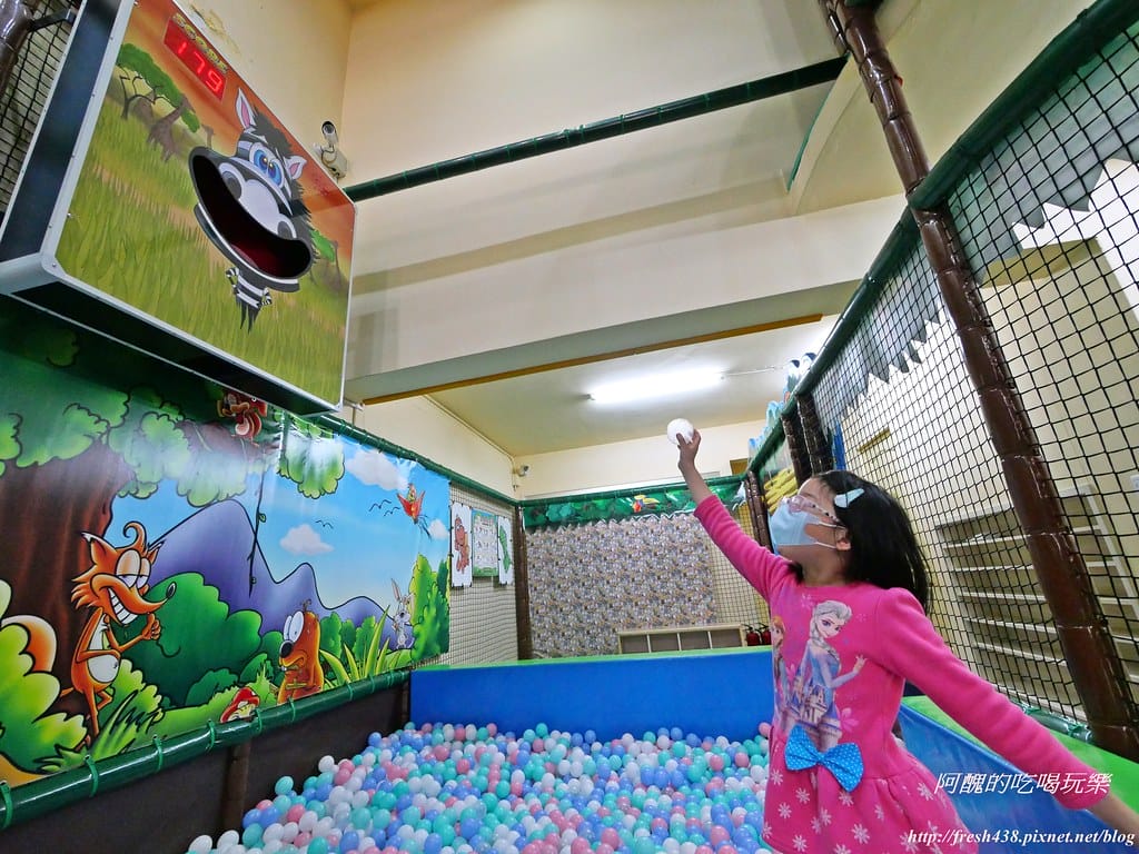 【嘉義親子餐廳】魔樹屋親子餐廳,餐點超好吃,玩樂不限時,三大遊戲區外加決明子沙坑,生日開趴、滿月抓周的好地方。(送餐券) - 第19張圖 P1004364