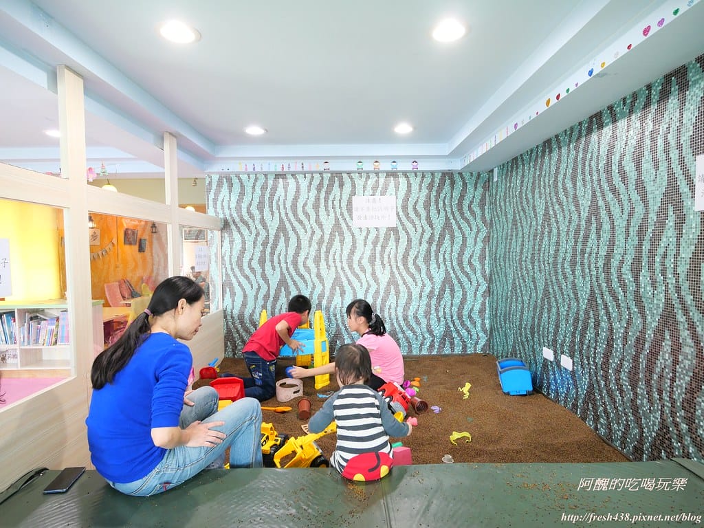 【嘉義親子餐廳】魔樹屋親子餐廳,餐點超好吃,玩樂不限時,三大遊戲區外加決明子沙坑,生日開趴、滿月抓周的好地方。(送餐券) - 第30張圖 P1004380