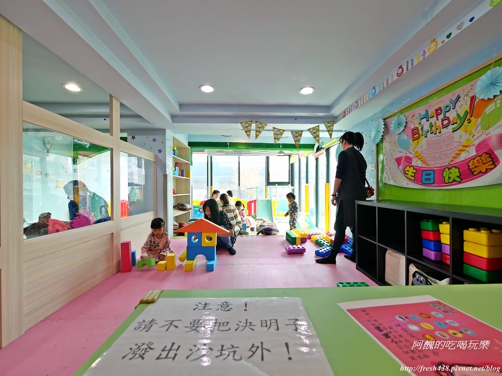 【嘉義親子餐廳】魔樹屋親子餐廳,餐點超好吃,玩樂不限時,三大遊戲區外加決明子沙坑,生日開趴、滿月抓周的好地方。(送餐券) - 第25張圖 P1004378