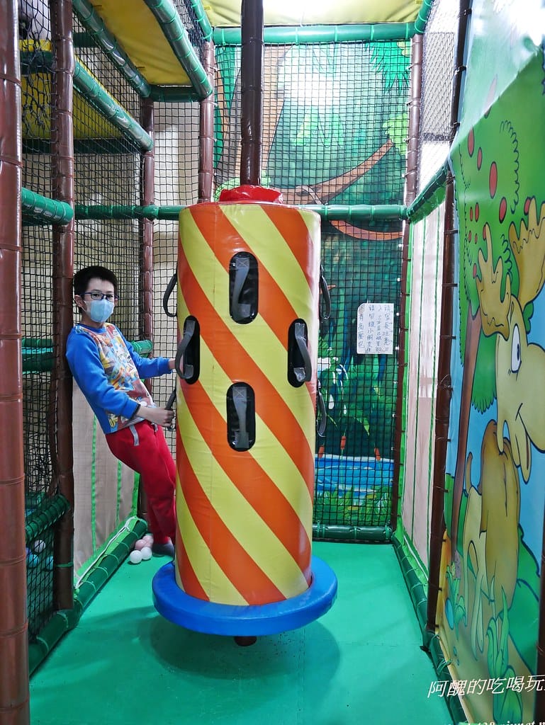 【嘉義親子餐廳】魔樹屋親子餐廳,餐點超好吃,玩樂不限時,三大遊戲區外加決明子沙坑,生日開趴、滿月抓周的好地方。(送餐券) - 第21張圖 P1530636