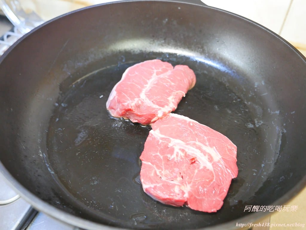 煎牛排五大訣竅,保證煎出香氣四溢、口感絕佳的牛排!品幸福大古鐵器深炒鍋,讓我們好幸福。 - 第4張圖 P1530874