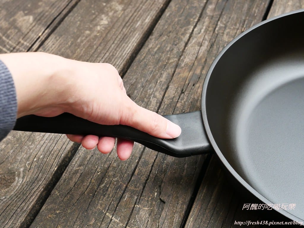 煎牛排五大訣竅,保證煎出香氣四溢、口感絕佳的牛排!品幸福大古鐵器深炒鍋,讓我們好幸福。 - 第15張圖 P1530501