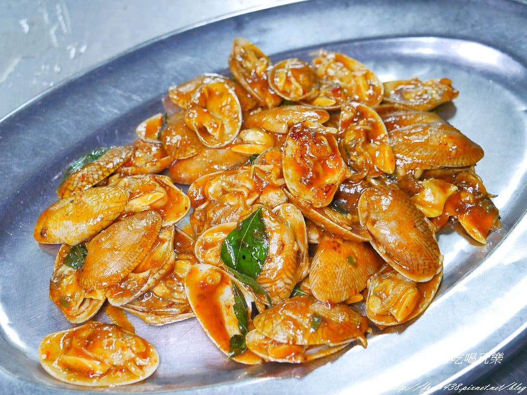 【馬來西亞美食推薦】亞羅街夜市-黃亞華小食店,菜單、價目表大公開,燒雞翅、沙嗲、魔鬼魚是必點料理!食尚玩家強力推薦。 - 第36張圖 P1540491