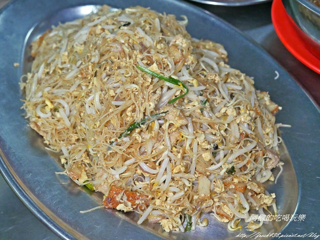 【馬來西亞美食推薦】亞羅街夜市-黃亞華小食店,菜單、價目表大公開,燒雞翅、沙嗲、魔鬼魚是必點料理!食尚玩家強力推薦。 - 第39張圖 P1540512