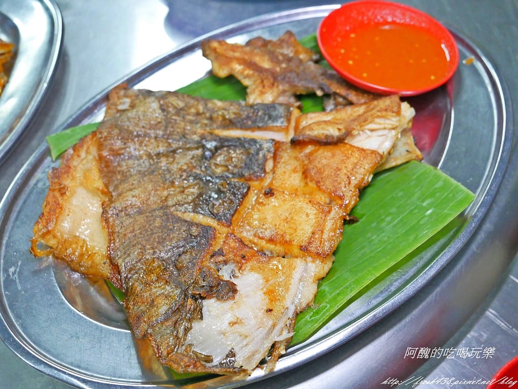 【馬來西亞美食推薦】亞羅街夜市-黃亞華小食店,菜單、價目表大公開,燒雞翅、沙嗲、魔鬼魚是必點料理!食尚玩家強力推薦。 - 第35張圖 P1540503