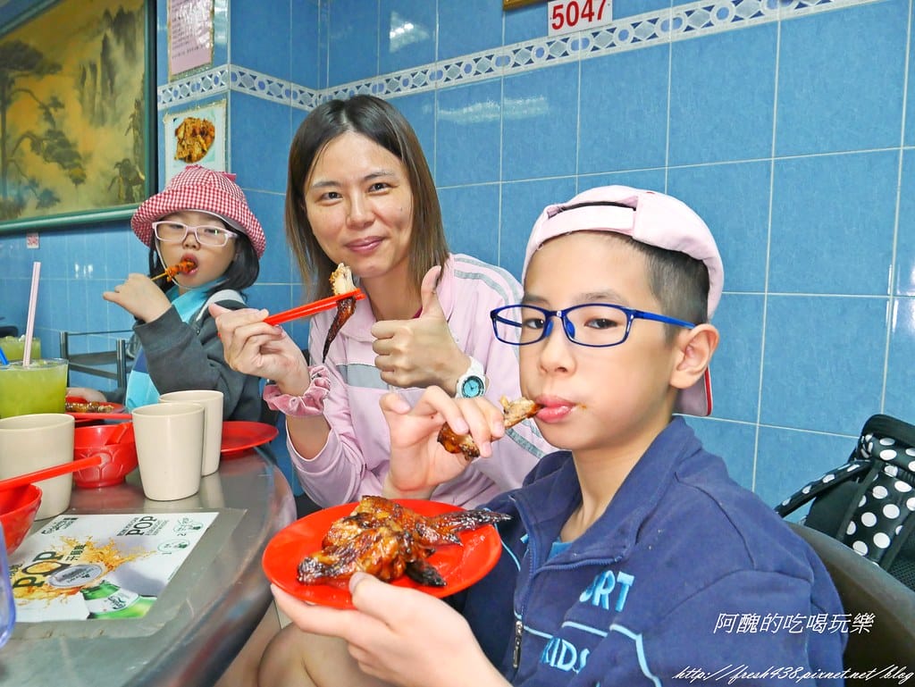 【馬來西亞美食推薦】亞羅街夜市-黃亞華小食店,菜單、價目表大公開,燒雞翅、沙嗲、魔鬼魚是必點料理!食尚玩家強力推薦。 - 第32張圖 P1540499