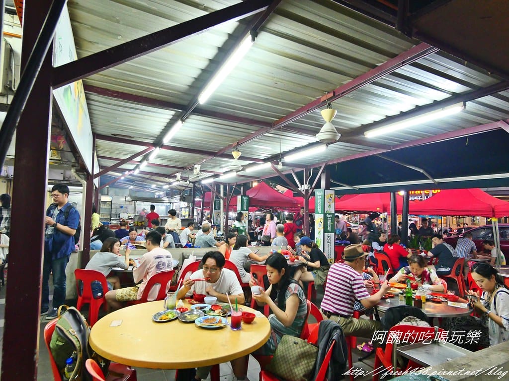 【馬來西亞美食推薦】亞羅街夜市-黃亞華小食店,菜單、價目表大公開,燒雞翅、沙嗲、魔鬼魚是必點料理!食尚玩家強力推薦。 - 第16張圖 P1005177