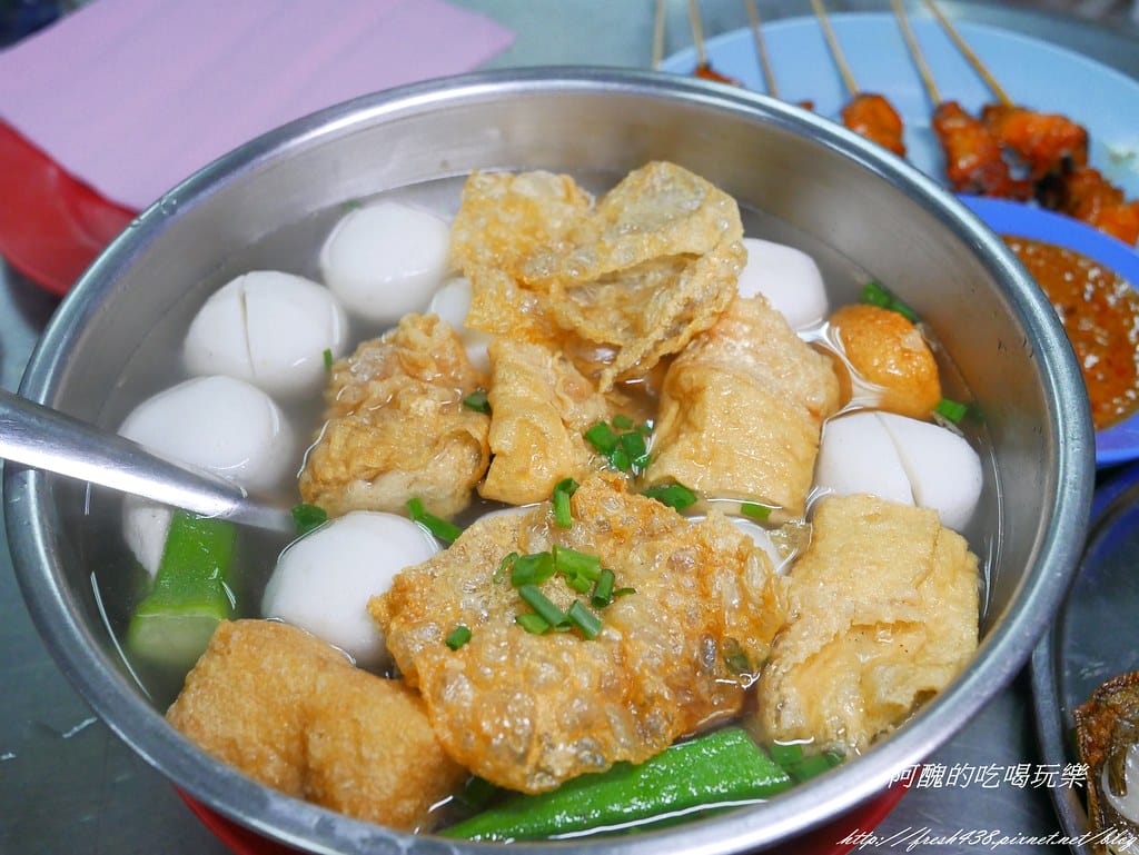 【馬來西亞美食推薦】亞羅街夜市-黃亞華小食店,菜單、價目表大公開,燒雞翅、沙嗲、魔鬼魚是必點料理!食尚玩家強力推薦。 - 第40張圖 P1540505