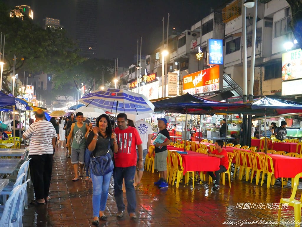 【馬來西亞美食推薦】亞羅街夜市-黃亞華小食店,菜單、價目表大公開,燒雞翅、沙嗲、魔鬼魚是必點料理!食尚玩家強力推薦。 - 第3張圖 P1540534