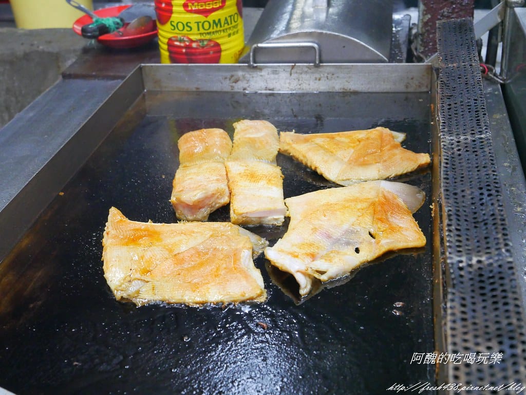 【馬來西亞美食推薦】亞羅街夜市-黃亞華小食店,菜單、價目表大公開,燒雞翅、沙嗲、魔鬼魚是必點料理!食尚玩家強力推薦。 - 第14張圖 P1540517