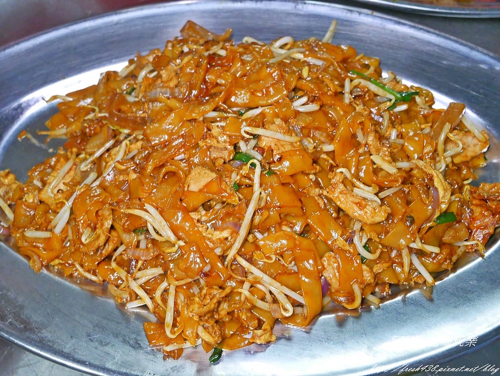 【馬來西亞美食推薦】亞羅街夜市-黃亞華小食店,菜單、價目表大公開,燒雞翅、沙嗲、魔鬼魚是必點料理!食尚玩家強力推薦。 - 第38張圖 P1540509