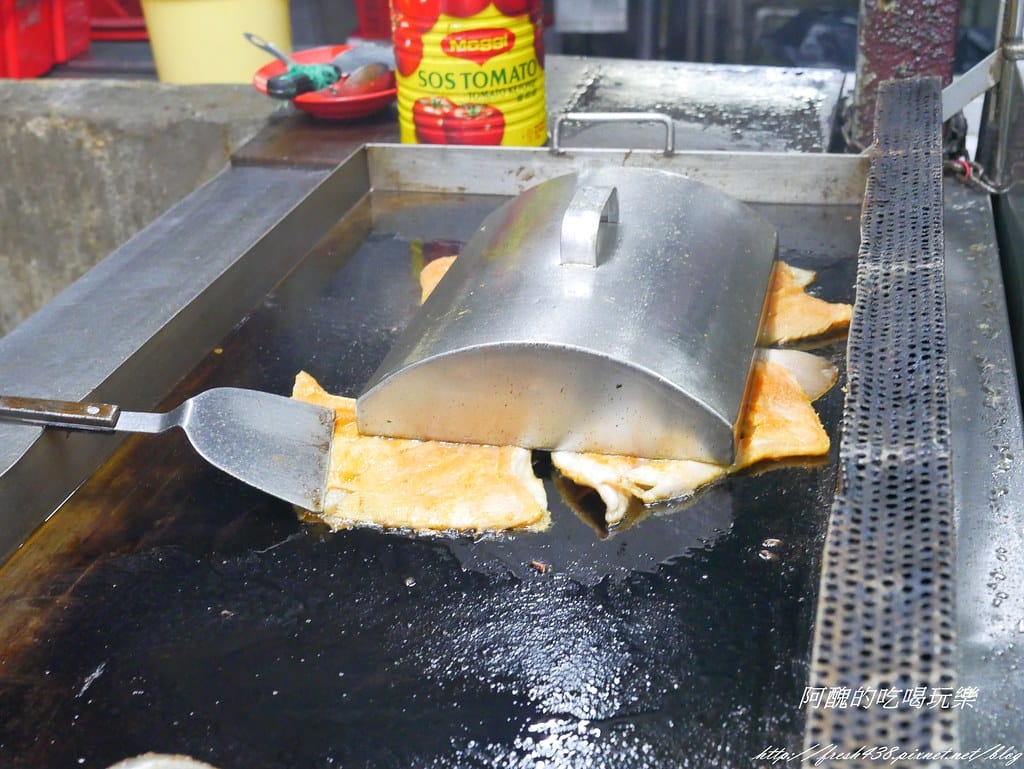 【馬來西亞美食推薦】亞羅街夜市-黃亞華小食店,菜單、價目表大公開,燒雞翅、沙嗲、魔鬼魚是必點料理!食尚玩家強力推薦。 - 第13張圖 P1540515