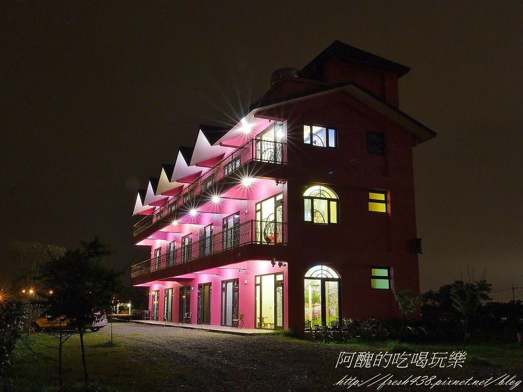 【宜蘭民宿】童話村親子生態農場民宿,夢幻親子房型、自製蔥油餅、海陸不老鍋,4、5月還有螢火蟲可觀賞哦! - 第99張圖 00