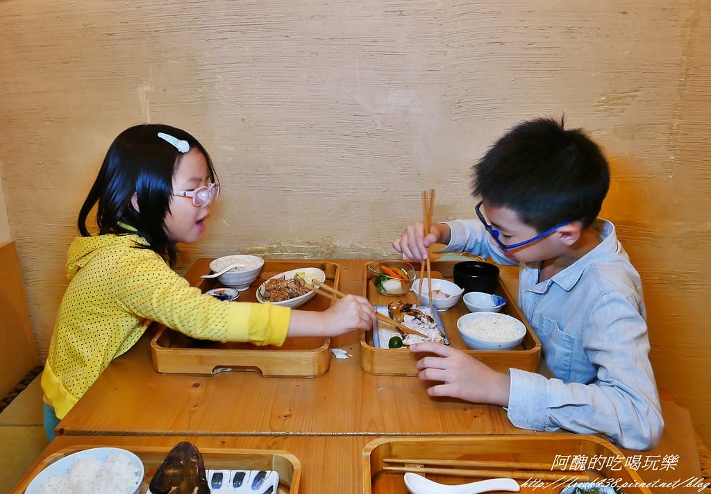 【宜蘭美食】礁溪里海cafe,給您滿滿的海味與鮮度,三訪依舊讓人吮指難忘。 - 第37張圖 31