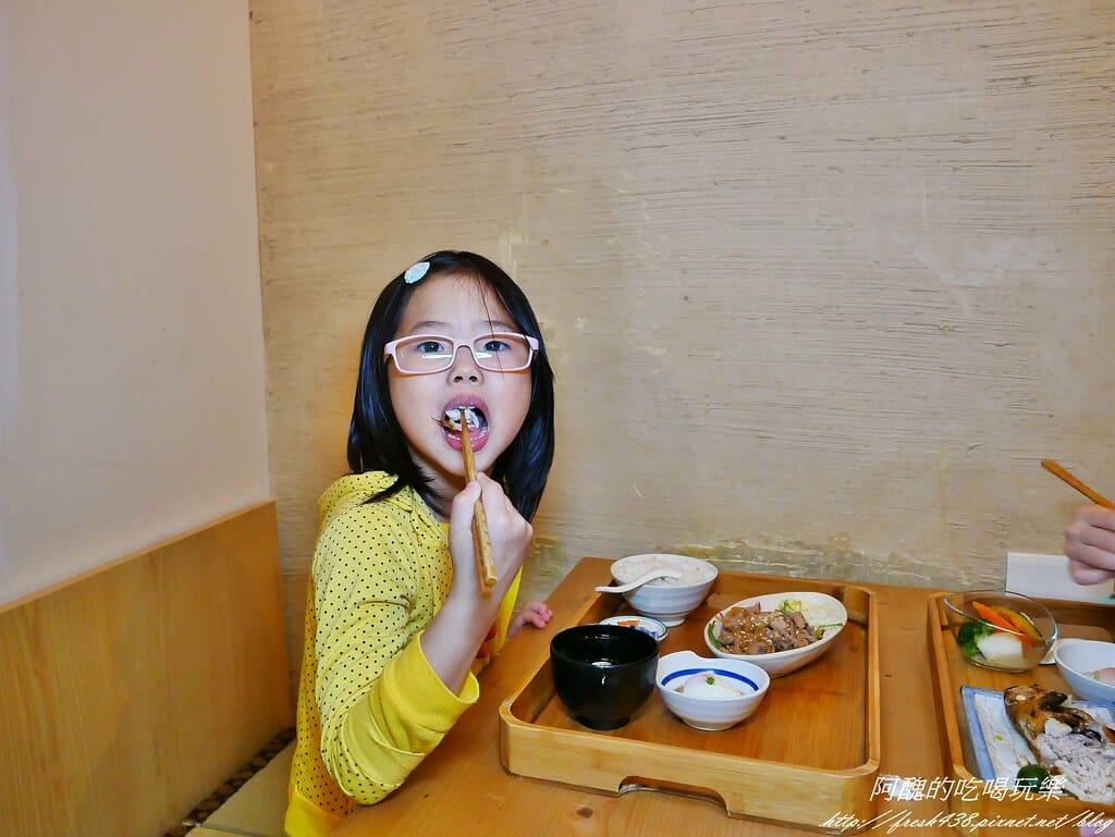 【宜蘭美食】礁溪里海cafe,給您滿滿的海味與鮮度,三訪依舊讓人吮指難忘。 - 第38張圖 32