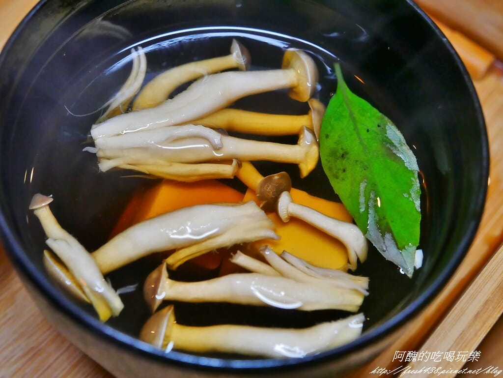 【宜蘭美食】礁溪里海cafe,給您滿滿的海味與鮮度,三訪依舊讓人吮指難忘。 - 第26張圖 17