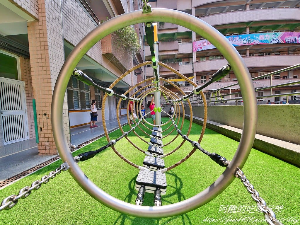 【新北免費景點】大觀國小溜滑梯主題樂園,交通資訊、開放時間、遊戲器材大公開。 - 第42張圖 25-3