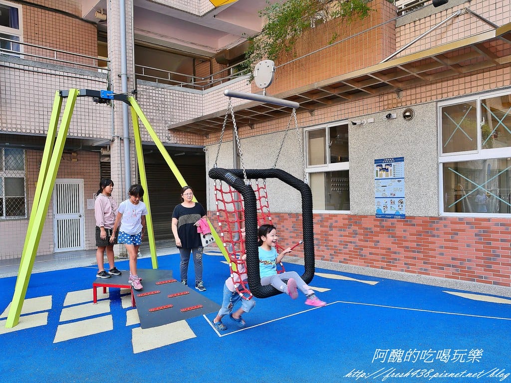 【新北免費景點】大觀國小溜滑梯主題樂園,交通資訊、開放時間、遊戲器材大公開。 - 第39張圖 25-1
