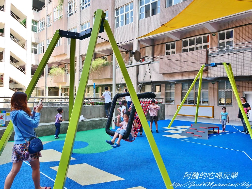 【新北免費景點】大觀國小溜滑梯主題樂園,交通資訊、開放時間、遊戲器材大公開。 - 第38張圖 25