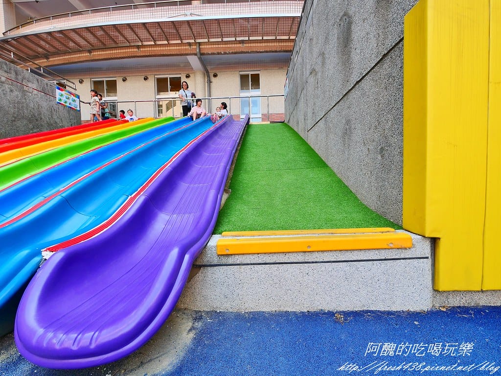 【新北免費景點】大觀國小溜滑梯主題樂園,交通資訊、開放時間、遊戲器材大公開。 - 第34張圖 23-1