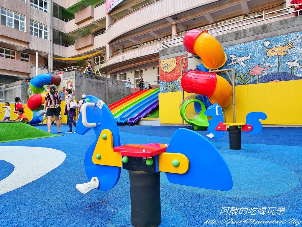 【新北免費景點】大觀國小溜滑梯主題樂園,交通資訊、開放時間、遊戲器材大公開。 - 第36張圖 24