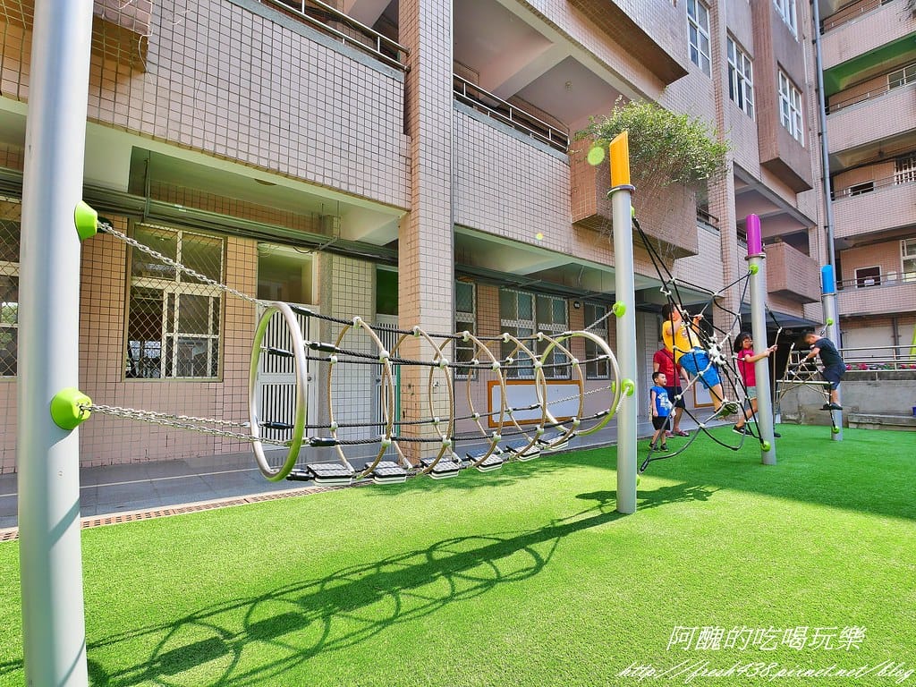 【新北免費景點】大觀國小溜滑梯主題樂園,交通資訊、開放時間、遊戲器材大公開。 - 第43張圖 25-4