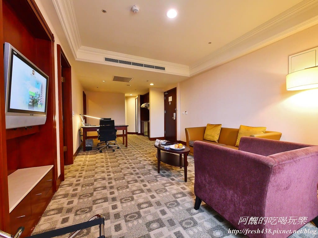 【新北住宿】深坑海灣假日酒店,行政套房超級讚、自助早餐超優質,還有健身房、娛樂廳與商務中心可使用。 - 第36張圖 23-1