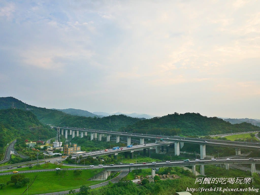【新北住宿】深坑海灣假日酒店,行政套房超級讚、自助早餐超優質,還有健身房、娛樂廳與商務中心可使用。 - 第47張圖 28-2