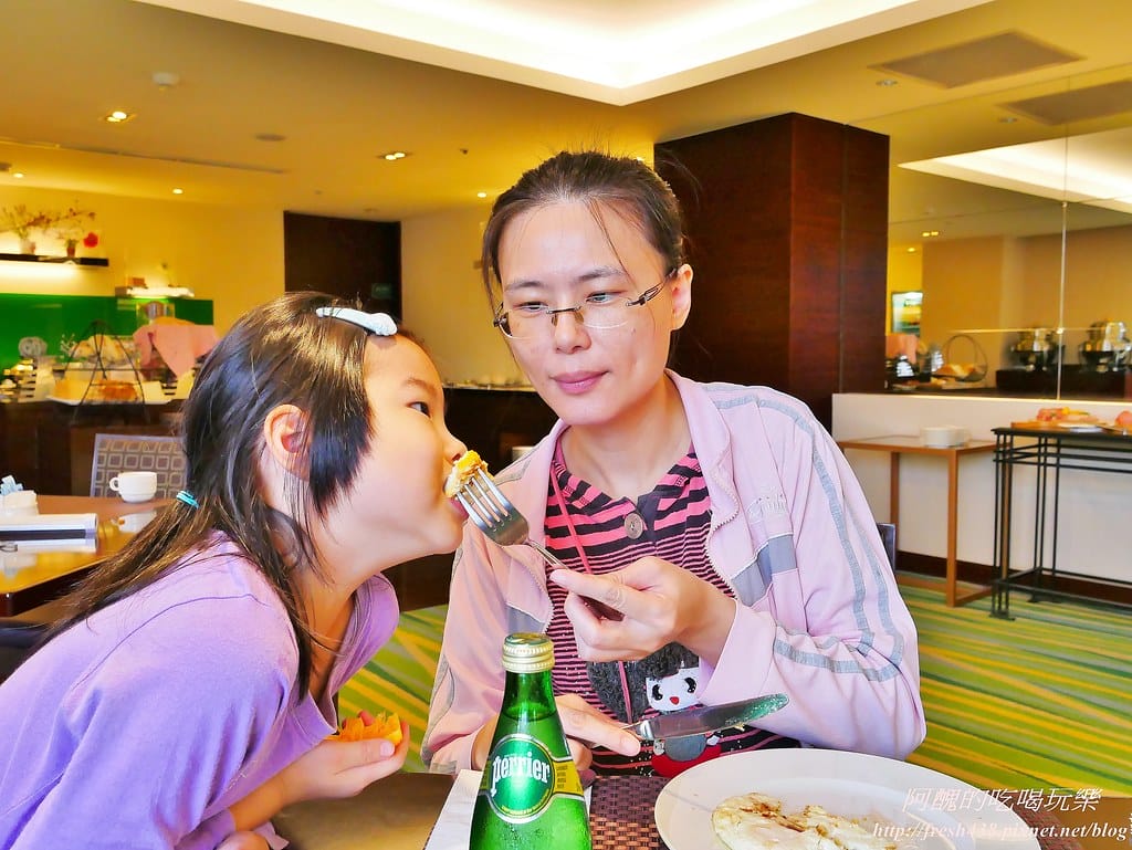 【新北住宿】深坑海灣假日酒店,行政套房超級讚、自助早餐超優質,還有健身房、娛樂廳與商務中心可使用。 - 第136張圖 92-04
