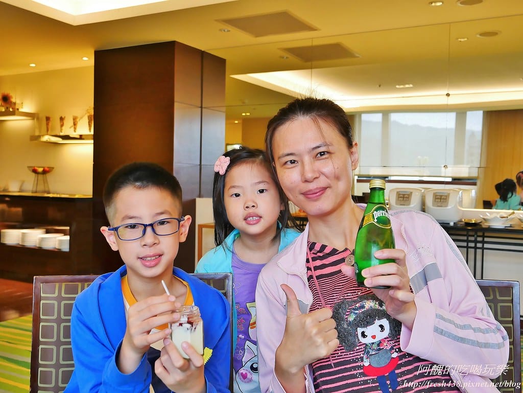 【新北住宿】深坑海灣假日酒店,行政套房超級讚、自助早餐超優質,還有健身房、娛樂廳與商務中心可使用。 - 第133張圖 92-01