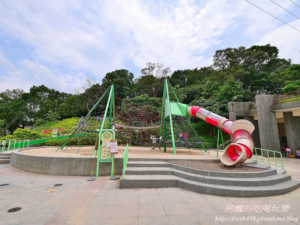 【新北景點】中和錦和運動公園,噴水池開放囉,超長滾輪溜滑梯、共融式遊樂器材,夏日戲水好去處! - 第22張圖 14