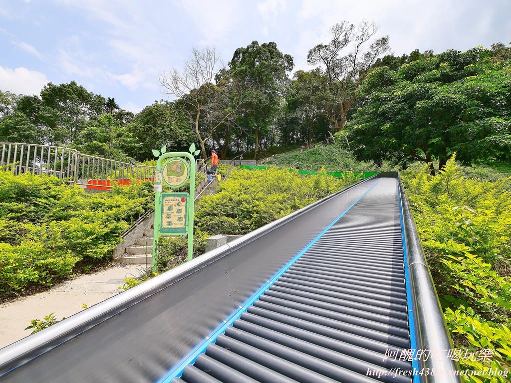 【新北景點】中和錦和運動公園,噴水池開放囉,超長滾輪溜滑梯、共融式遊樂器材,夏日戲水好去處! - 第30張圖 19-1