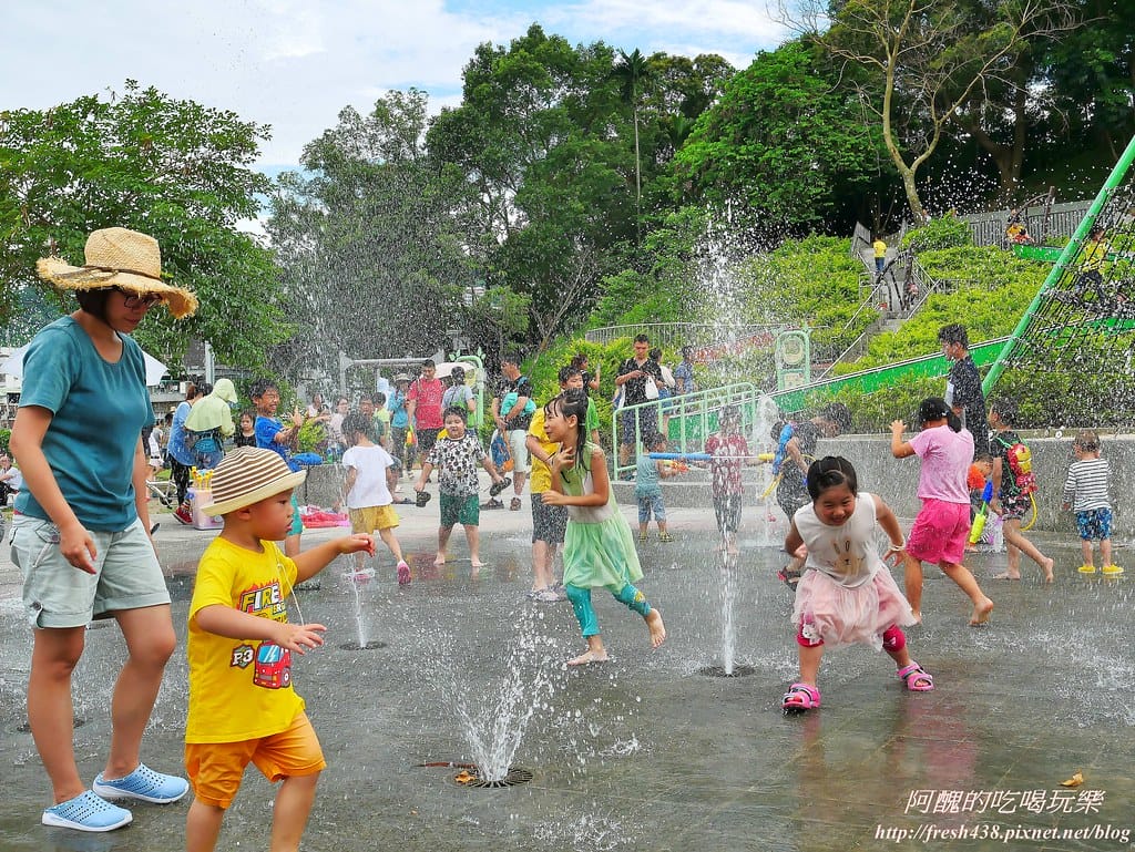 【新北景點】中和錦和運動公園,噴水池開放囉,超長滾輪溜滑梯、共融式遊樂器材,夏日戲水好去處! - 第45張圖 30
