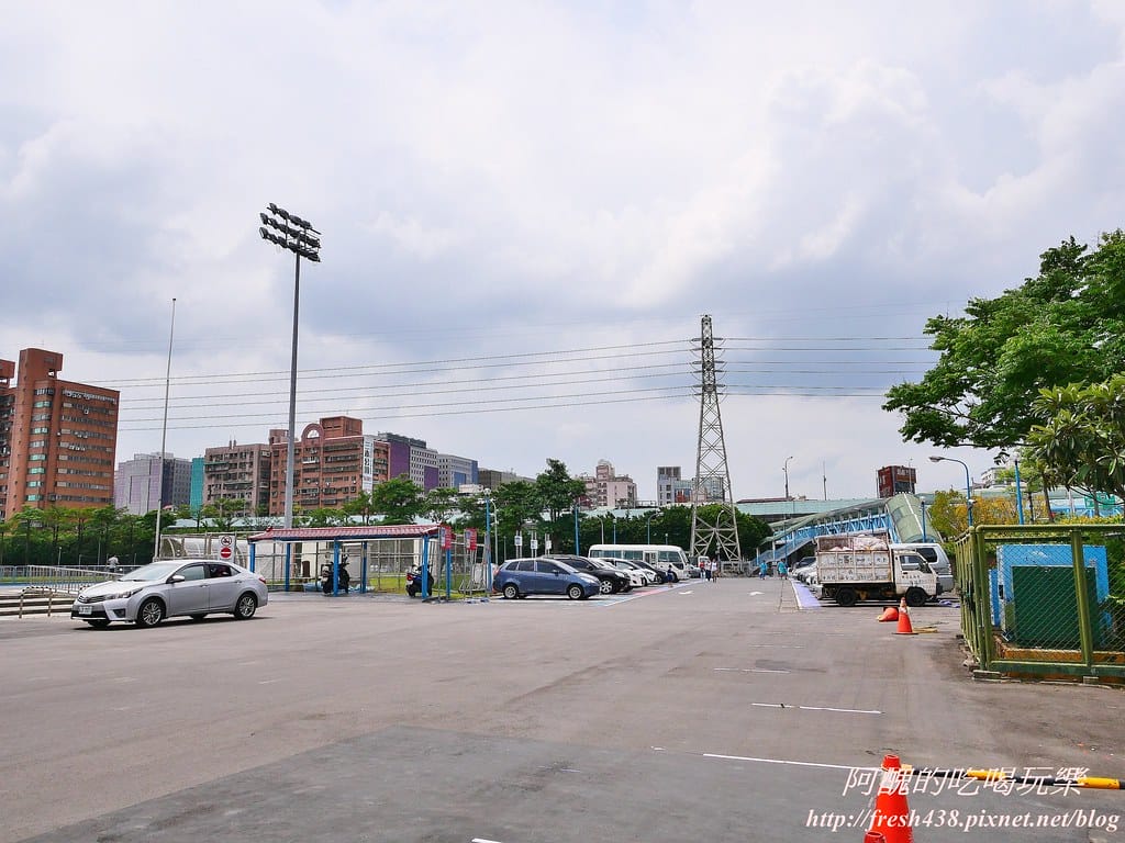 【新北景點】中和錦和運動公園,噴水池開放囉,超長滾輪溜滑梯、共融式遊樂器材,夏日戲水好去處! - 第5張圖 2