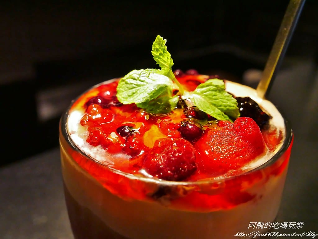 【台北美食】瓦法奇朵,台北車站必吃美食,川菜、火鍋、下午茶,繽紛莓果爆漿蛋糕只要一元!(送雙人下午茶) - 第44張圖 35