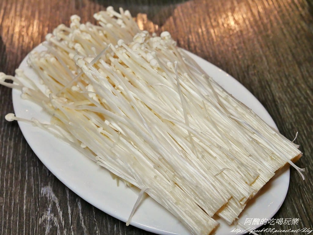 【台北美食】瓦法奇朵,台北車站必吃美食,川菜、火鍋、下午茶,繽紛莓果爆漿蛋糕只要一元!(送雙人下午茶) - 第24張圖 14