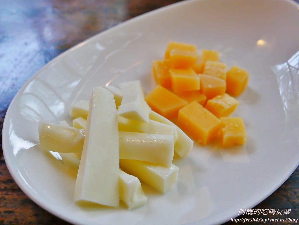 【苗栗景點】四方鮮乳牧場,瘋滑草、餵小牛、吃美食、做披薩,還可露營超有趣! - 第76張圖 64