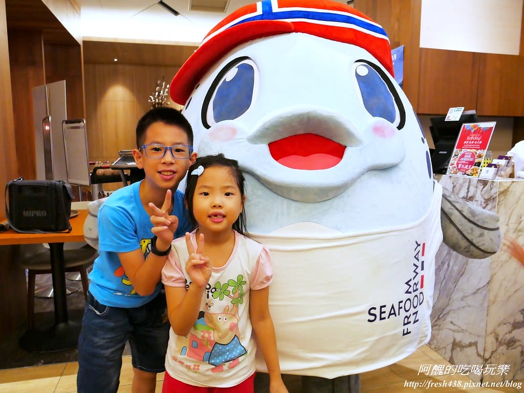 【新北美食】麗京棧酒店-彩京苑自助百匯,挪威鮭魚月,讓您大啖鮭魚,更有超大隻螯蝦,各式豐富百匯讓您吃飽又吃巧! - 第77張圖 P1620011