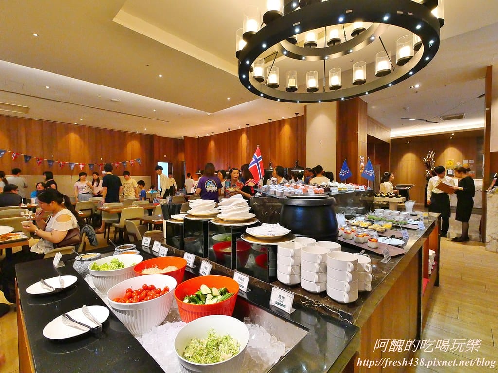 【新北美食】麗京棧酒店-彩京苑自助百匯,挪威鮭魚月,讓您大啖鮭魚,更有超大隻螯蝦,各式豐富百匯讓您吃飽又吃巧! - 第20張圖 9-1