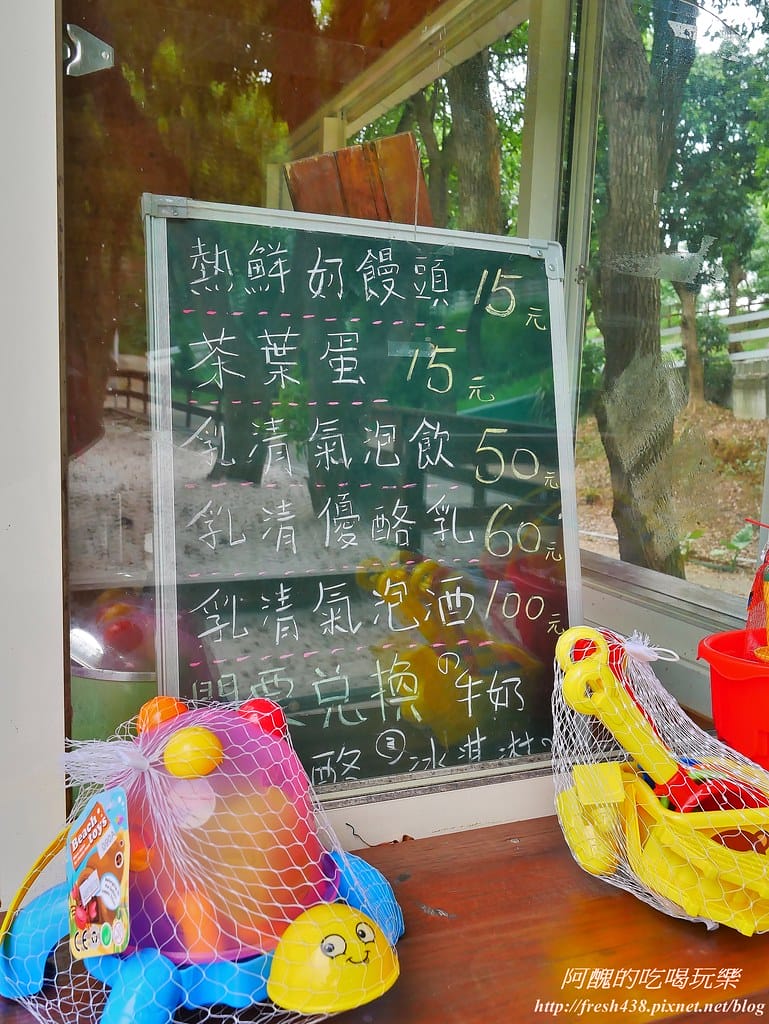 【苗栗景點】四方鮮乳牧場,瘋滑草、餵小牛、吃美食、做披薩,還可露營超有趣! - 第46張圖 35-8