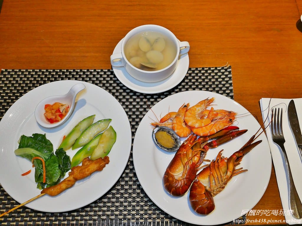 【新北美食】麗京棧酒店-彩京苑自助百匯,挪威鮭魚月,讓您大啖鮭魚,更有超大隻螯蝦,各式豐富百匯讓您吃飽又吃巧! - 第43張圖 45-1