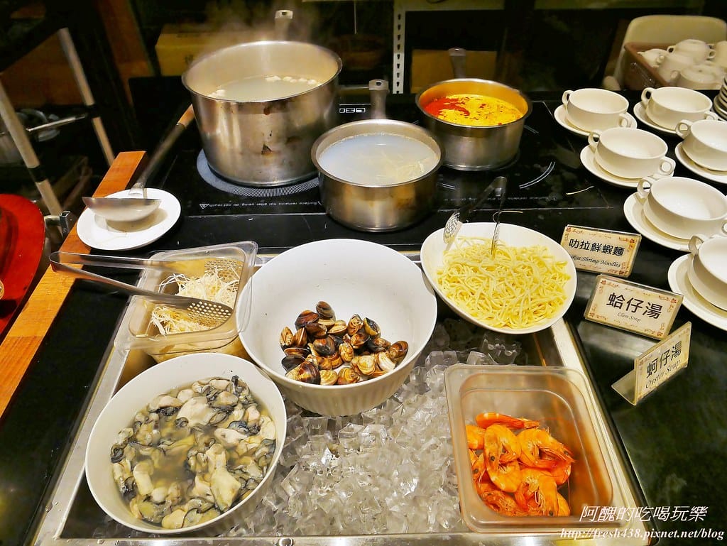 【新北美食】麗京棧酒店-彩京苑自助百匯,挪威鮭魚月,讓您大啖鮭魚,更有超大隻螯蝦,各式豐富百匯讓您吃飽又吃巧! - 第30張圖 15
